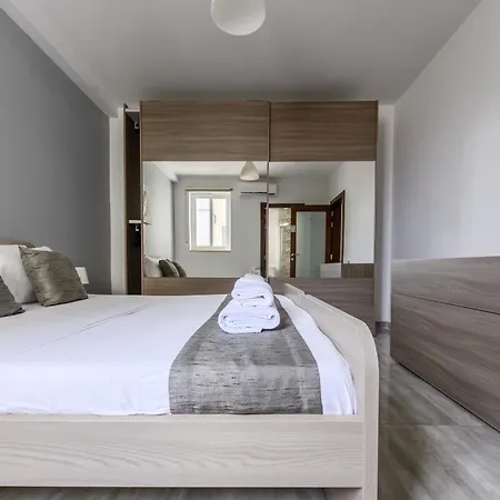 Séjour chez l'habitant F10 1, Private Double With Private Bathroom In Shared Flat *