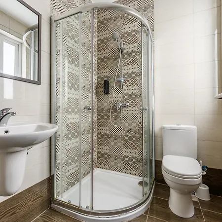 F10 1, Private Double With Private Bathroom In Shared Flat