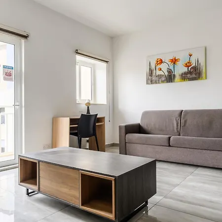 F10 1, Private Double With Private Bathroom In Shared Flat * Msida